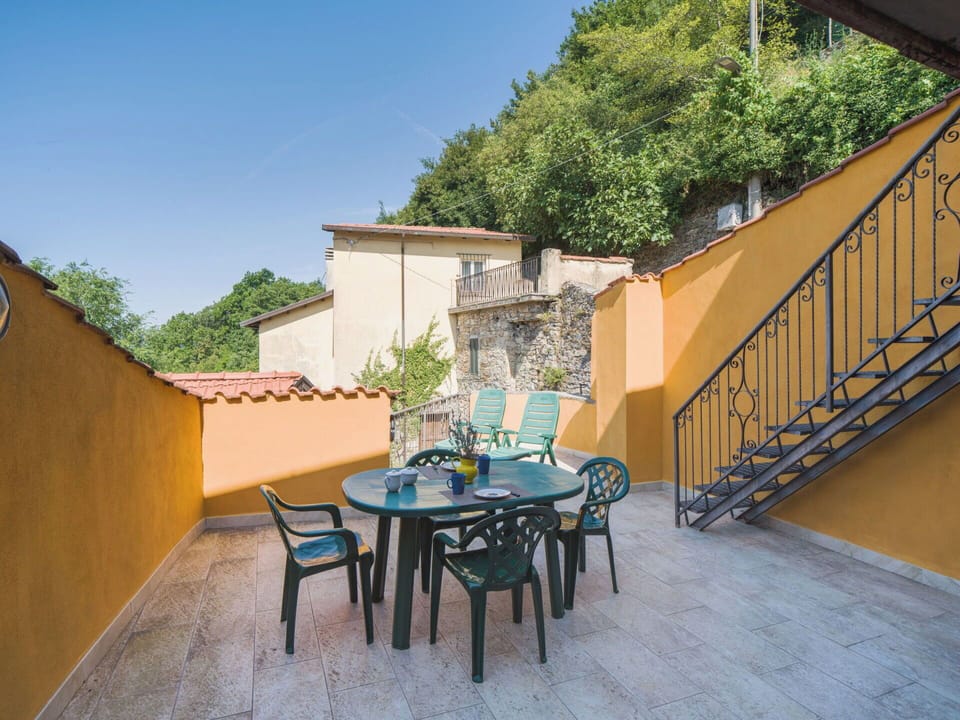 Wall, Floor, Home, Apartment, Balcony, Houseplant, Wood Stain, Flowerpot, Eco Hotel, Outdoor Furniture