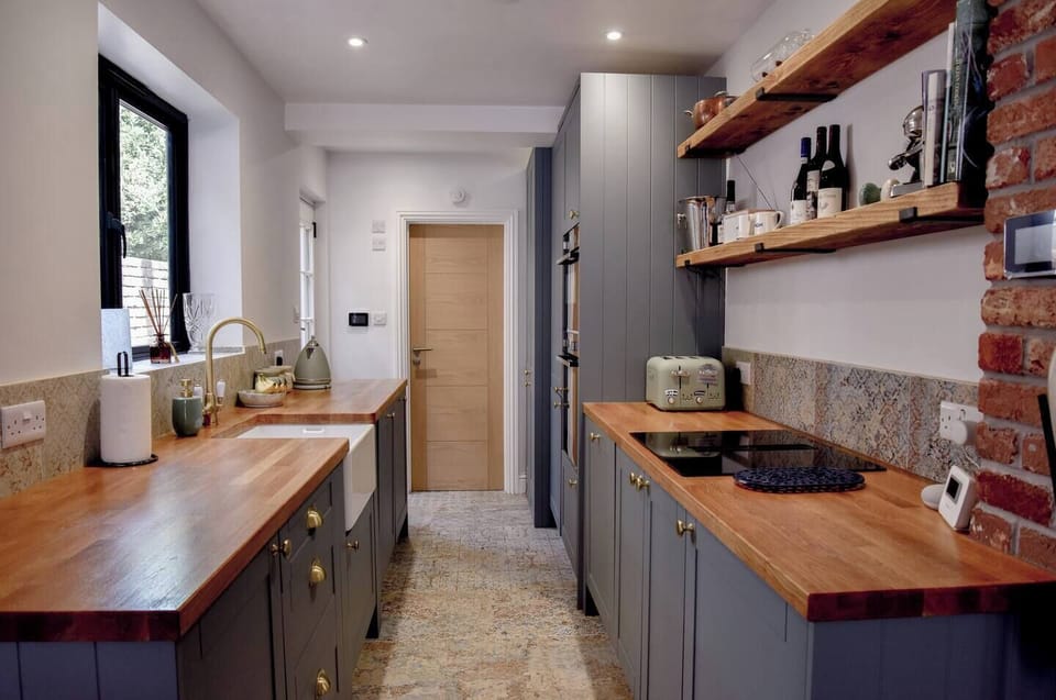 Open plan space consisting of living room, dining room and kitchen.