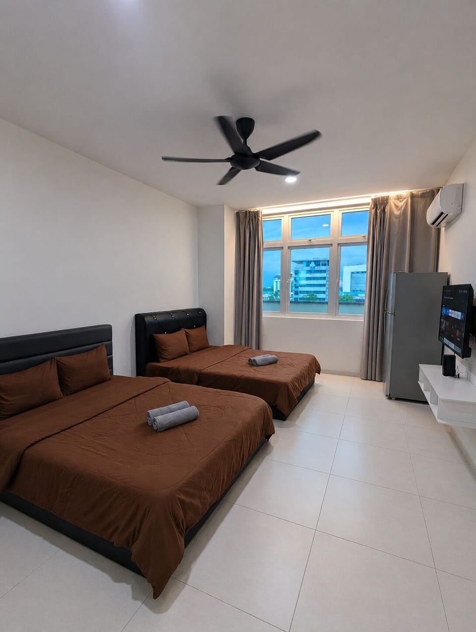 Apartment, 2 Queen Beds | Blackout drapes, iron/ironing board, WiFi (free)