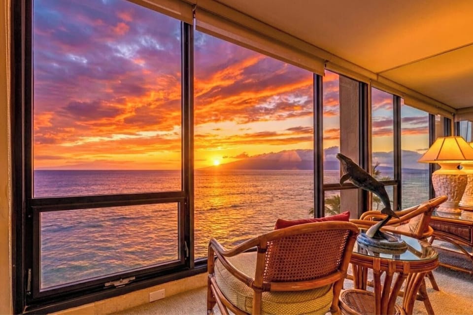 Enjoy the floor to ceiling windows with unobstructed sunset and ocean views MAH-814