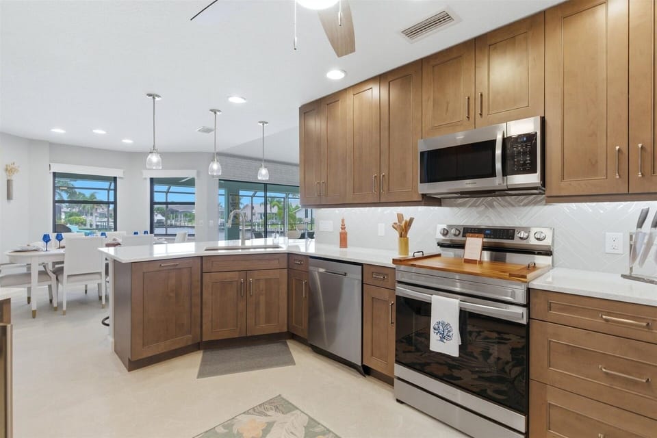 House, 3 Bedrooms | Private kitchen | Coffee/tea maker, fridge, oven, toaster