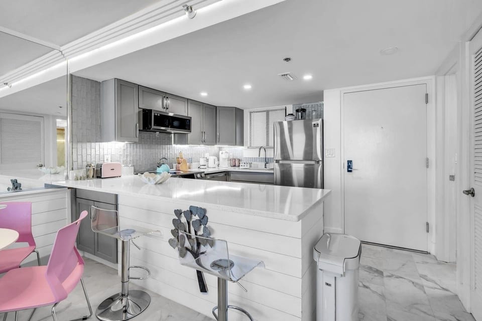 Condo, 1 Bedroom | Private kitchen | Coffee/tea maker, fridge, oven, toaster