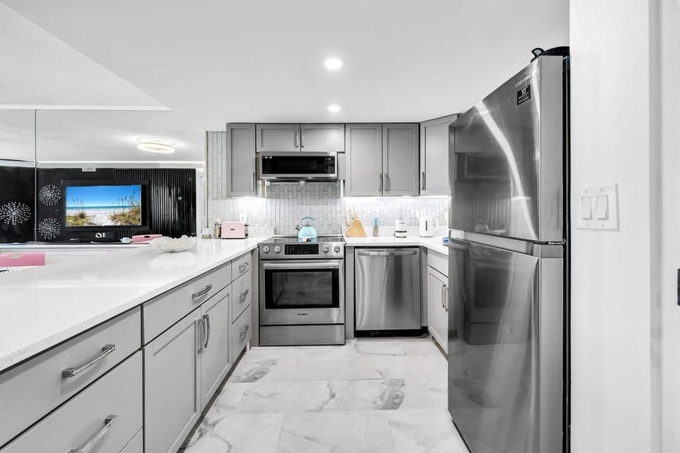 Condo, 1 Bedroom | Private kitchen | Coffee/tea maker, fridge, oven, toaster