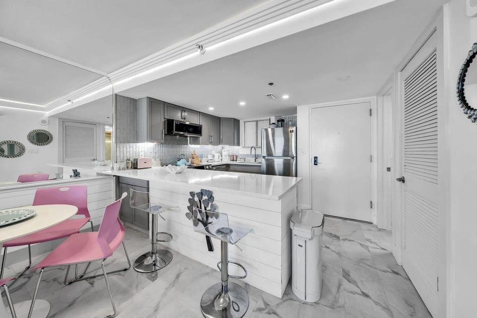Condo, 1 Bedroom | Private kitchen | Coffee/tea maker, fridge, oven, toaster
