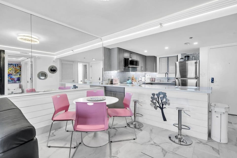 Condo, 1 Bedroom | Dining