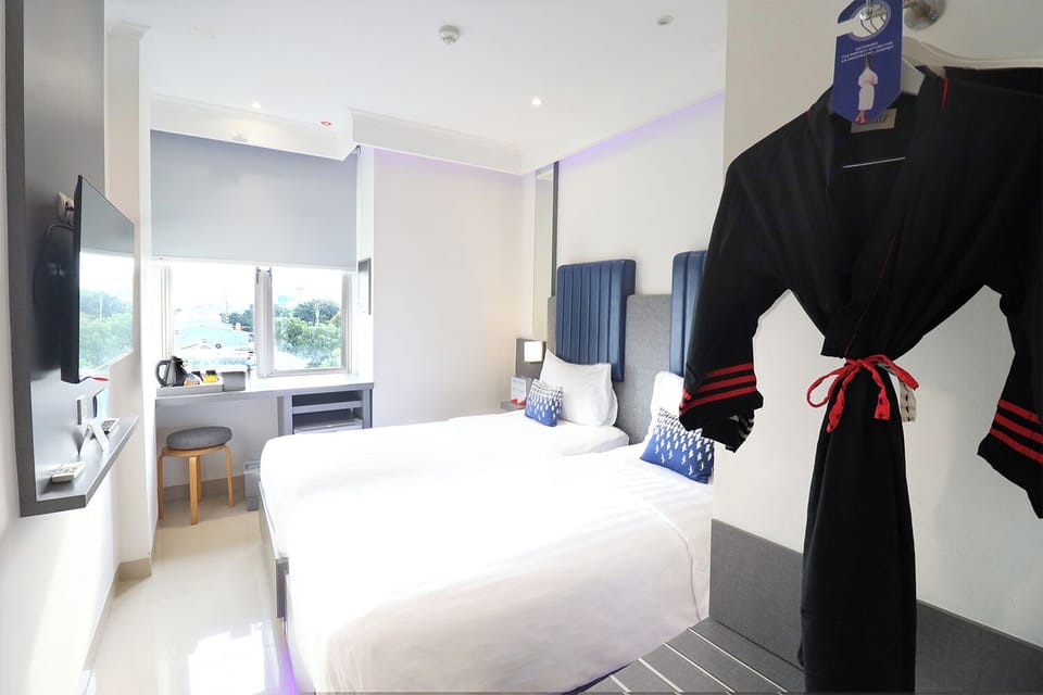Deluxe Double or Twin Room, 1 Bedroom, Non Smoking | Select Comfort beds, free minibar, in-room safe, desk