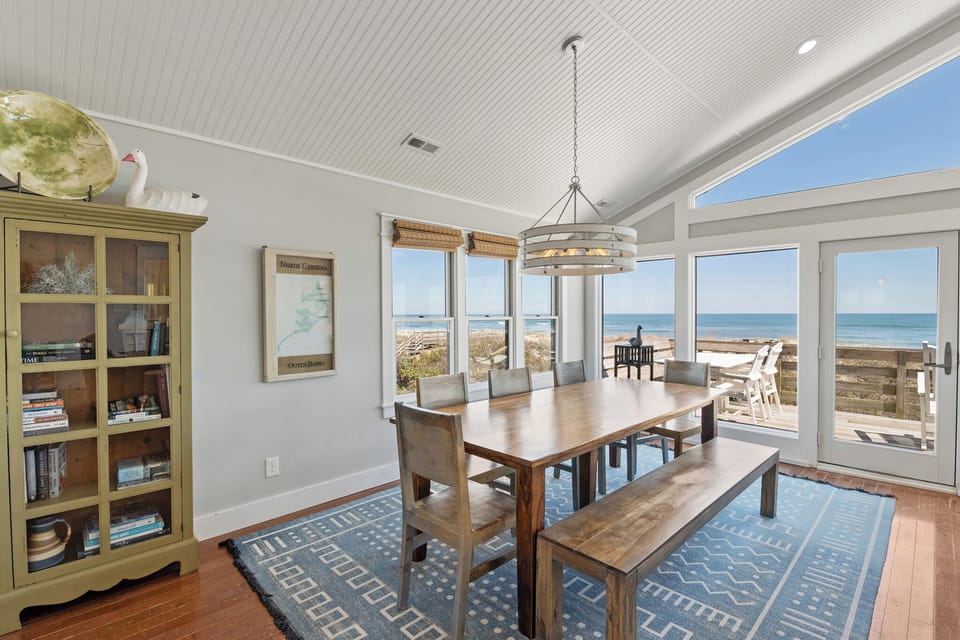 DU917: Making Memories | Top Level Dining Area
