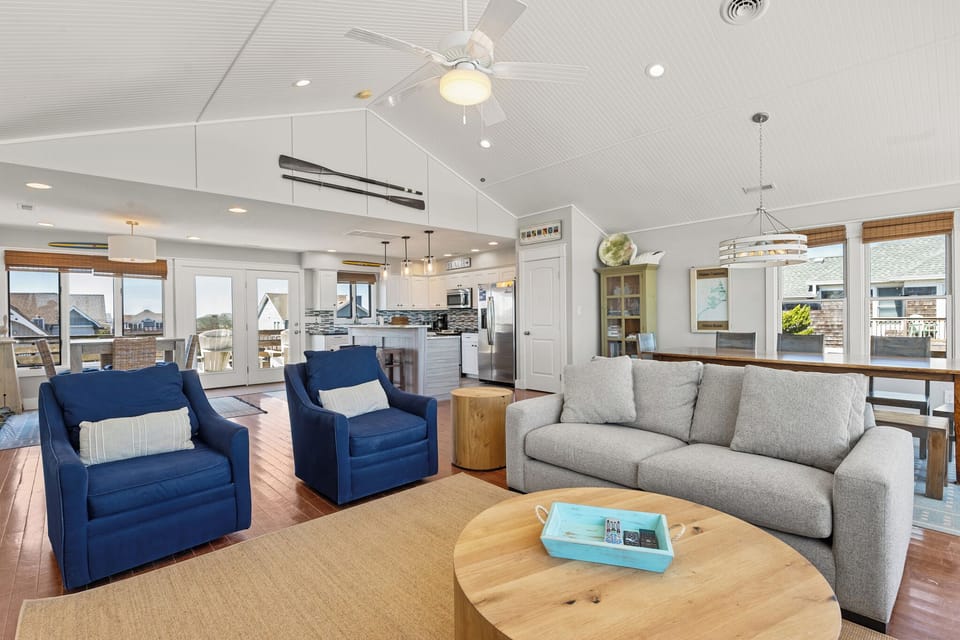 DU917: Making Memories | Top Level Living Area
