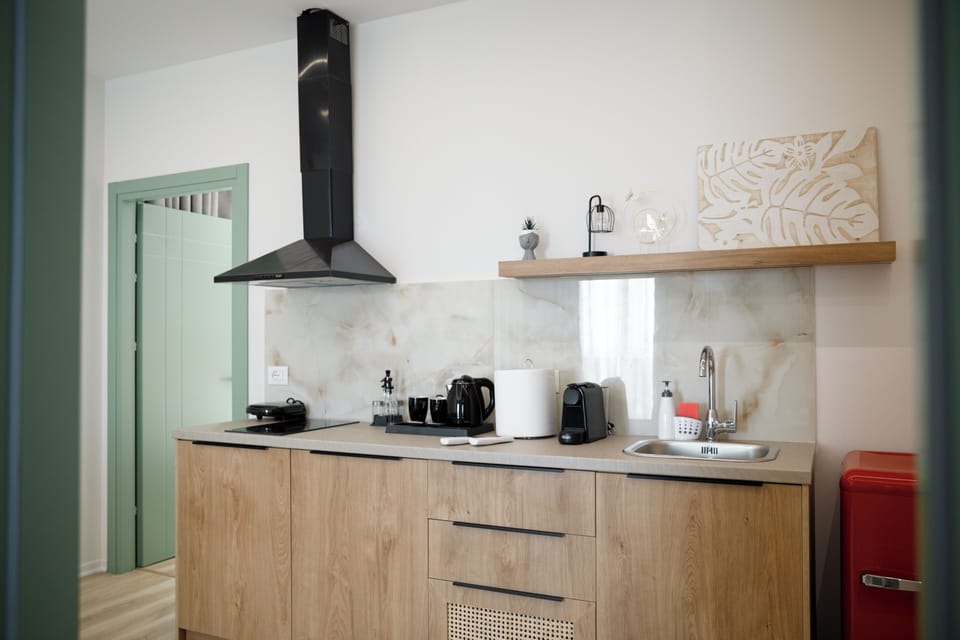 Deluxe Apartment, Balcony, Sea View | Private kitchen | Coffee/tea maker, electric kettle