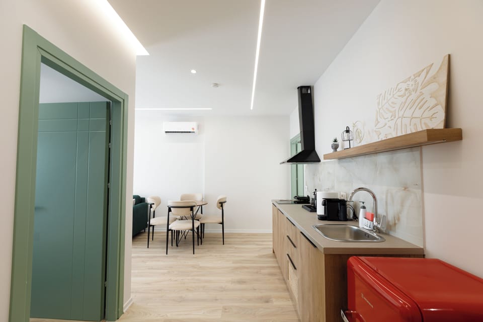 Deluxe Apartment, Balcony, Sea View | Private kitchen | Coffee/tea maker, electric kettle