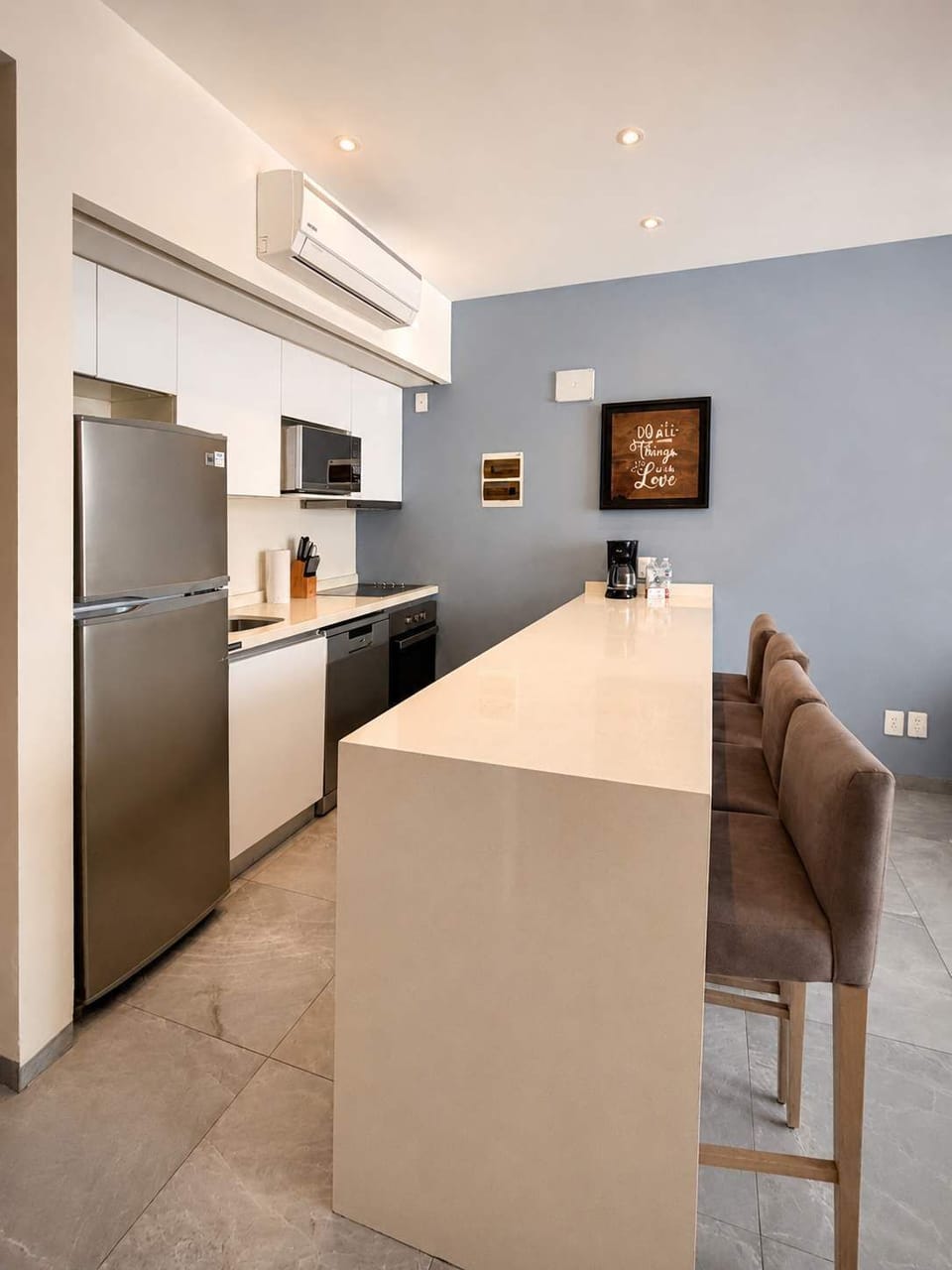 A comfortable and functional counter space to start your day with coffee, get some work done, or enjoy a simple meal before heading out to explore Playa del Carmen.
