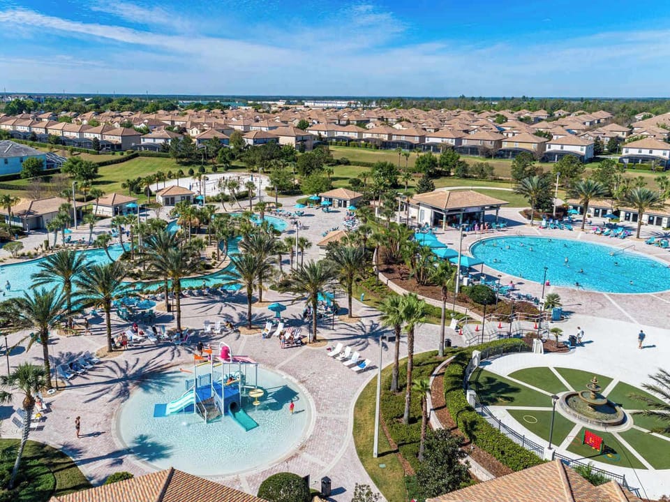 The Oasis Clubhouse, just a short walk from the house (.4 miles), featuring pool, lazy river, slide, kids splash pad, bar & grille, movie theatre and more! Free access for all guests!