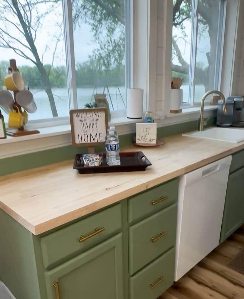 Natural light, calming views, and a fully stocked kitchen to make you feel right at home.