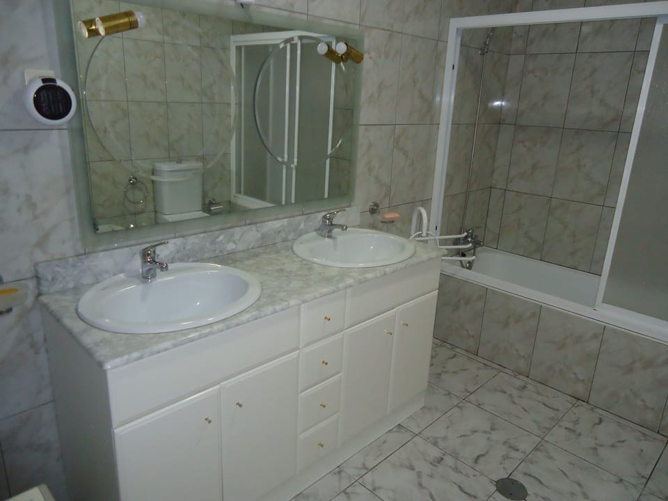 Double Room, Pool View | Bathroom | Hair dryer, towels, soap, shampoo