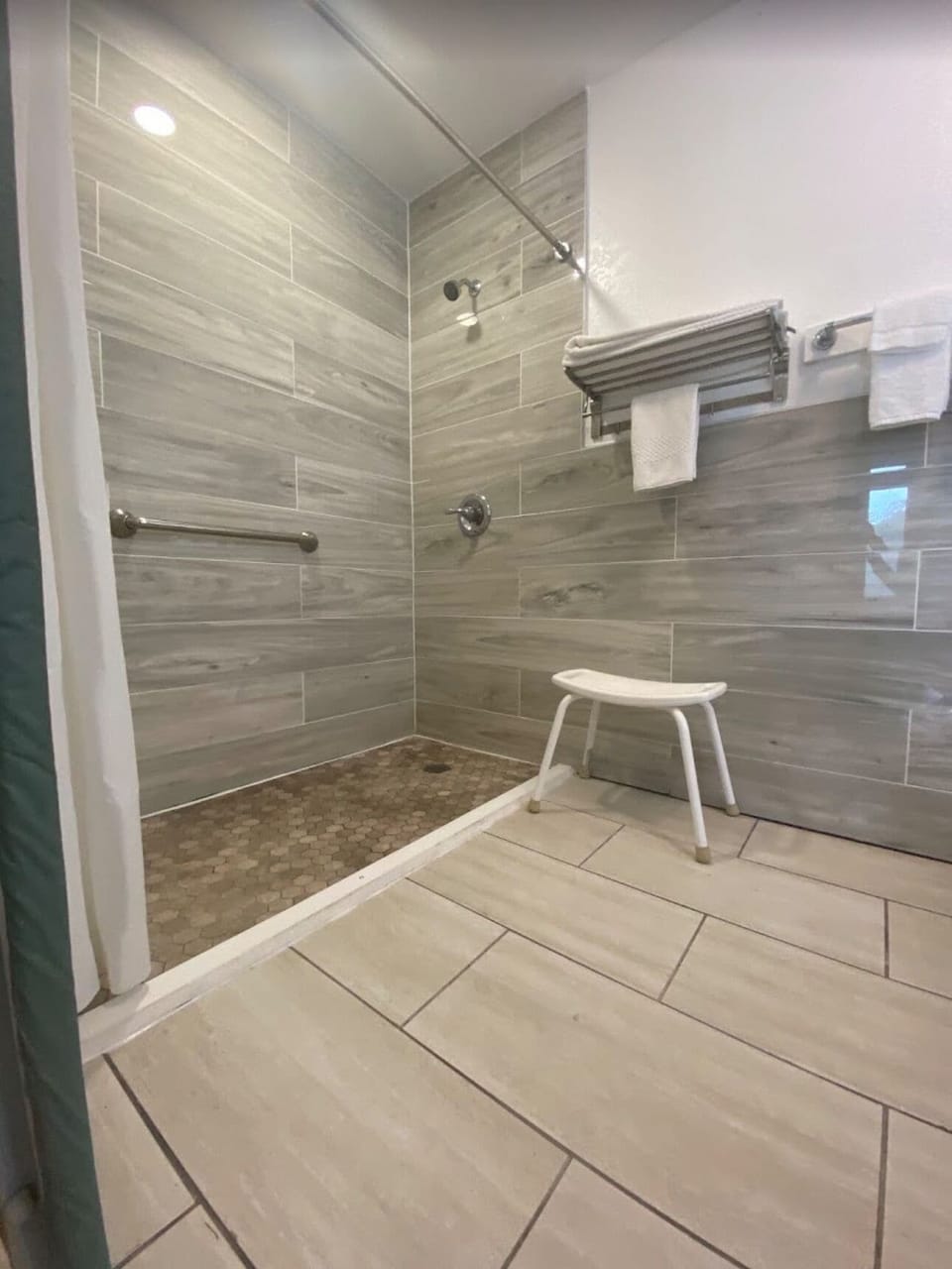 Standard Room | Bathroom | Separate tub and shower, hair dryer, towels, soap
