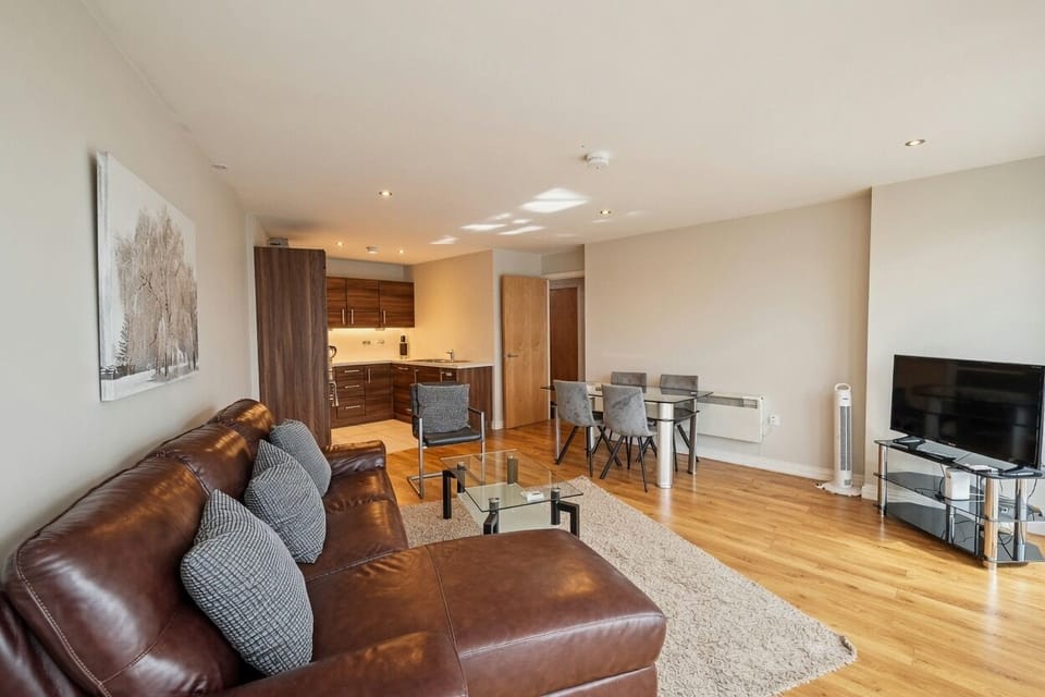 City Apartment, Sea View | Living area