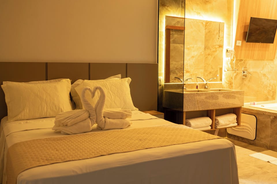 Superior Suite | Desk, laptop workspace, iron/ironing board (on request), WiFi (free)