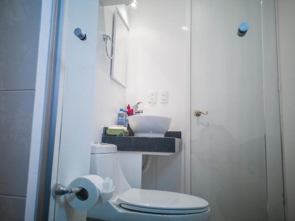 Deluxe Room, Balcony, Hill View | Bathroom