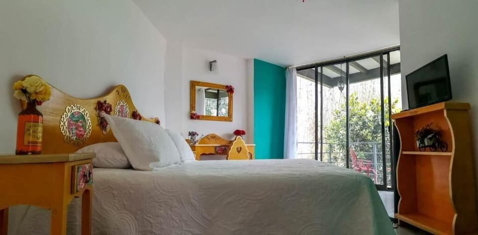 Deluxe Room, Balcony, Hill View | WiFi (free)