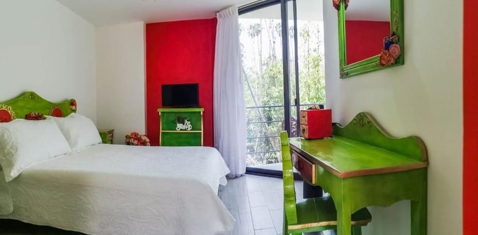 Deluxe Room, Balcony, Hill View | WiFi (free)