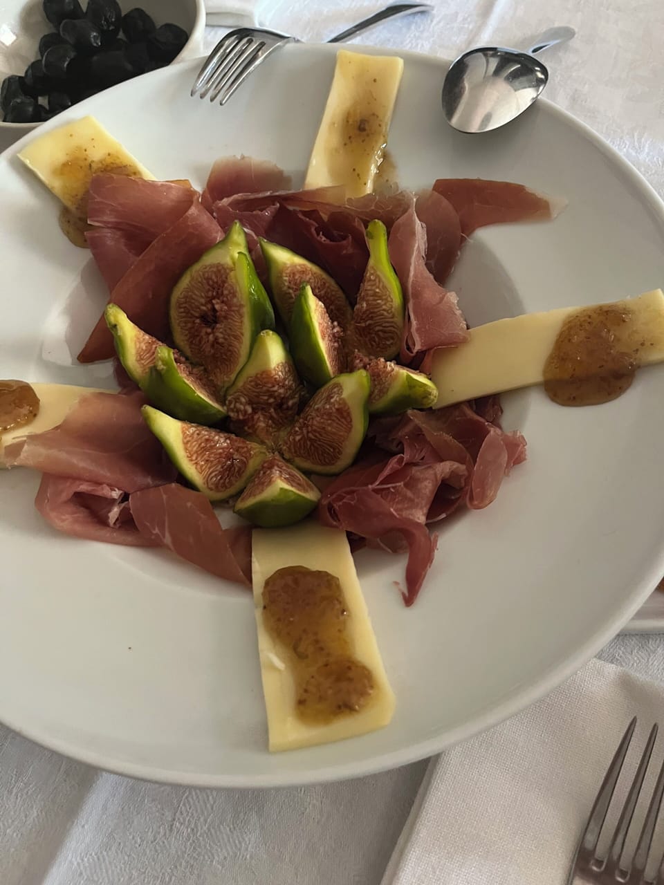 Luxury Double Room, Hill View | Food and drink