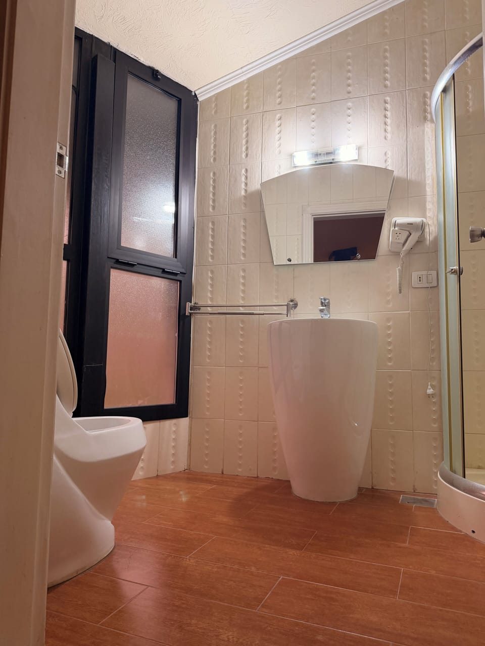 Deluxe Double Room | Bathroom | Towels, soap, shampoo, toilet paper