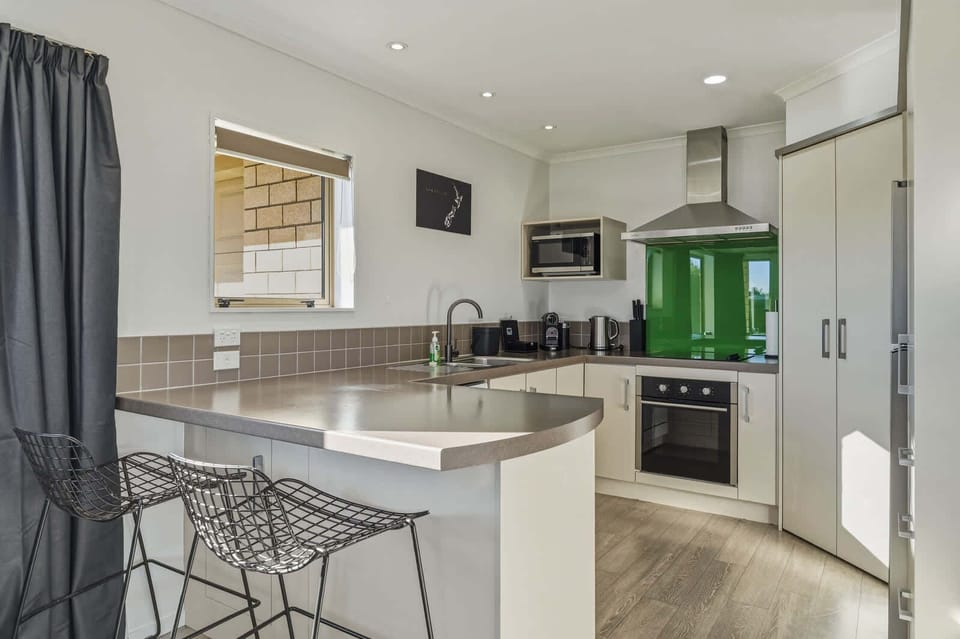 Kitchen with breakfast bar seating