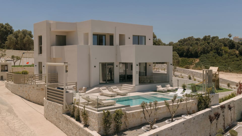 Relax between refreshing swims and delicious outdoor family meals.