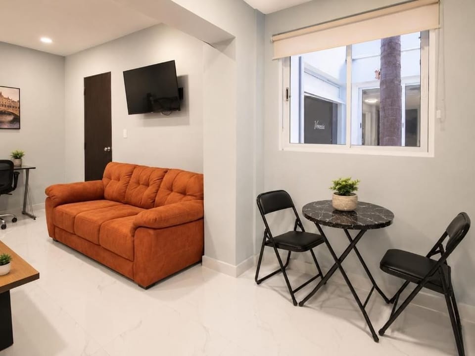 Classic Room, Ensuite | Living area
