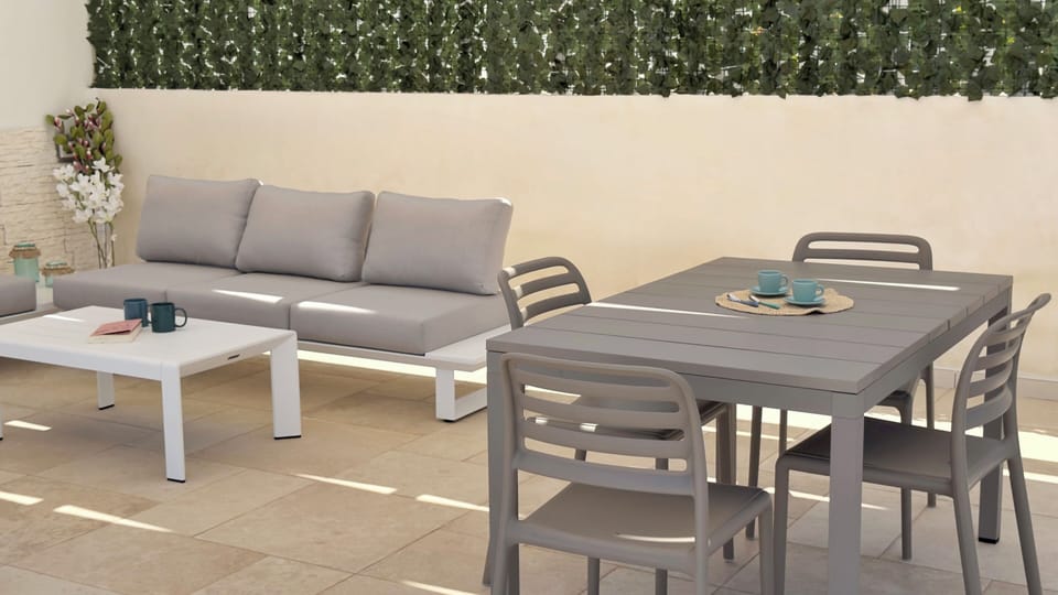 Superior Villa, Garden View | Outdoor dining