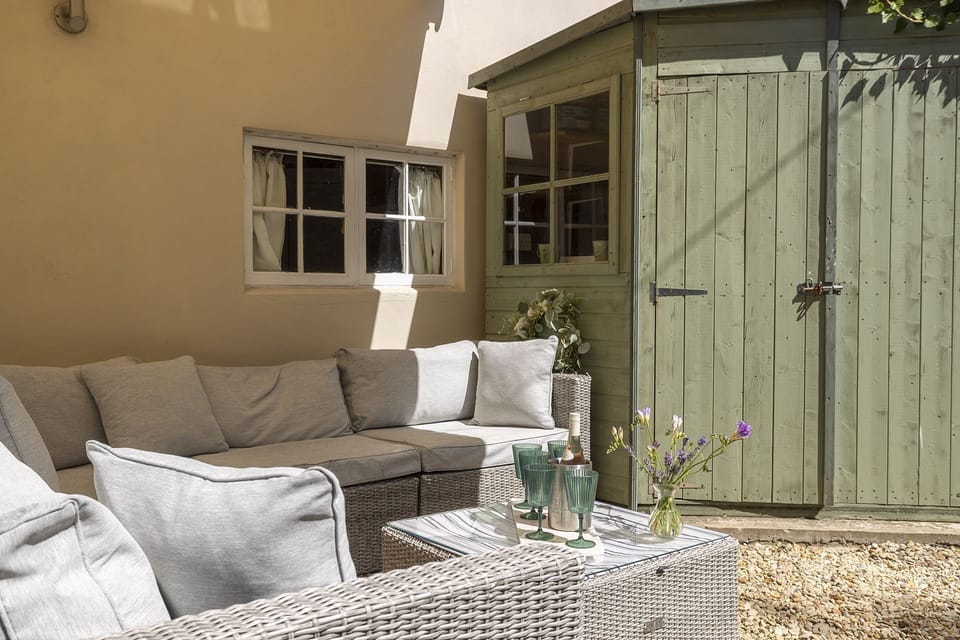 Thomas Street House Garden - StayCotswold