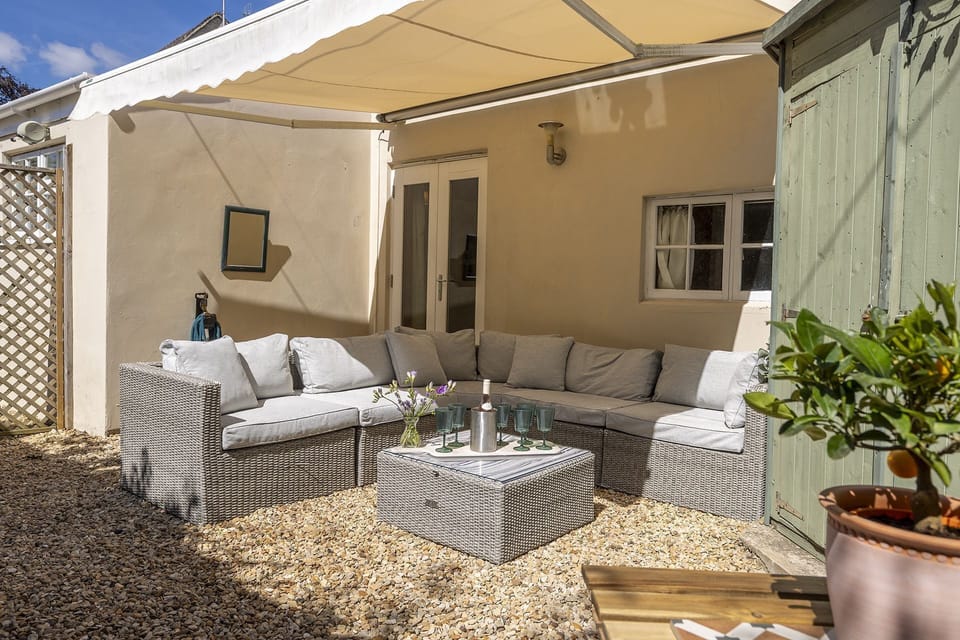 Thomas Street House Garden - StayCotswold