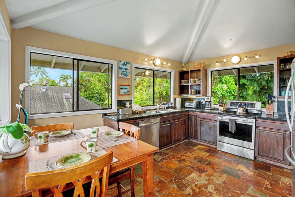 Kitchen with breakfast table