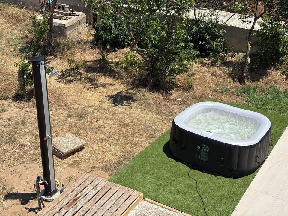 Autumn, Garden, Hot Tub, Spring, Summer
