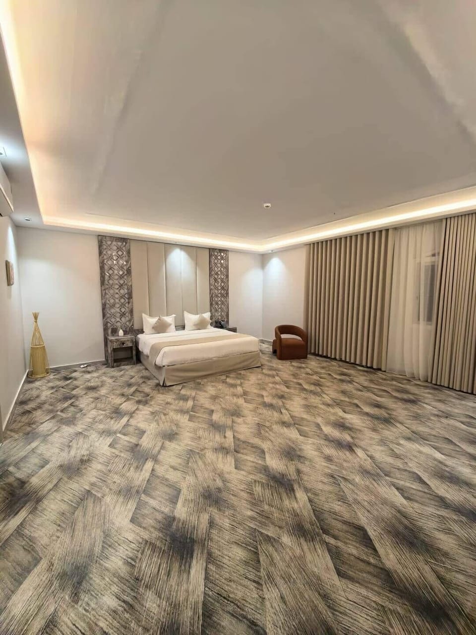 In-room safe, desk, laptop workspace, soundproofing