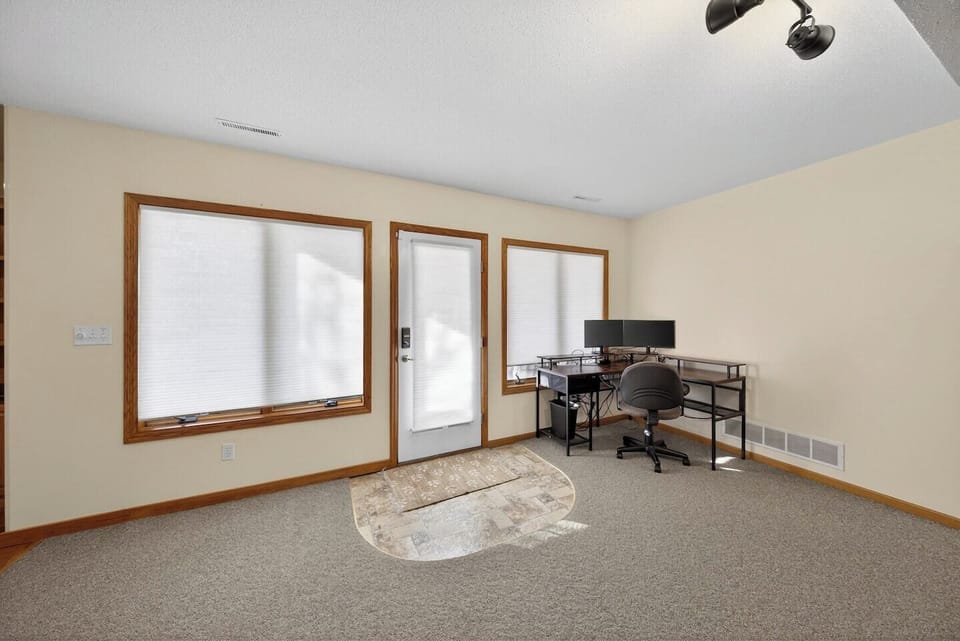 Dedicated workspace downstairs. 2 monitors available for your use.