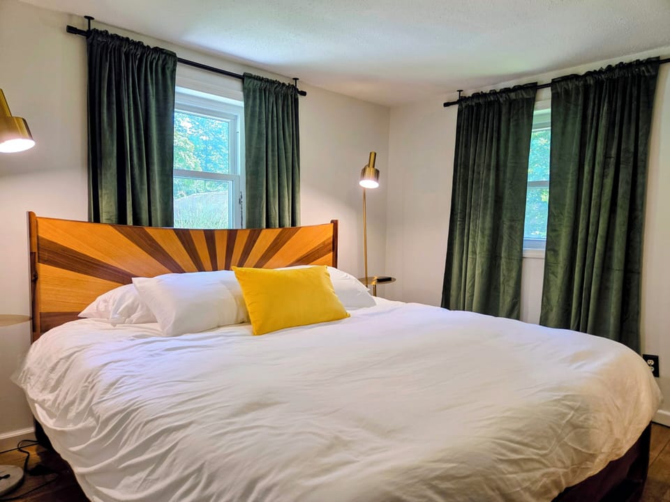 Bedroom 1-King Bed