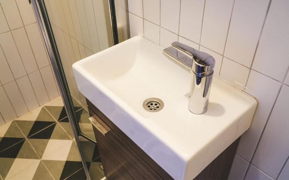 Comfort Double Room | Bathroom | Slippers