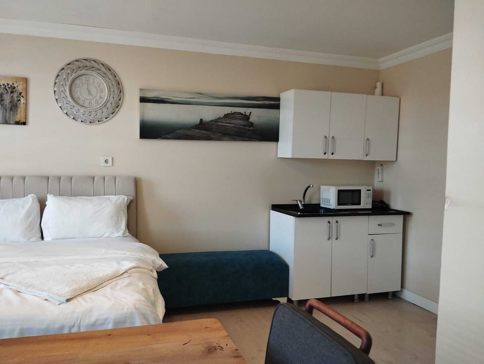 Comfort Room, Garden View | Iron/ironing board, WiFi (free)