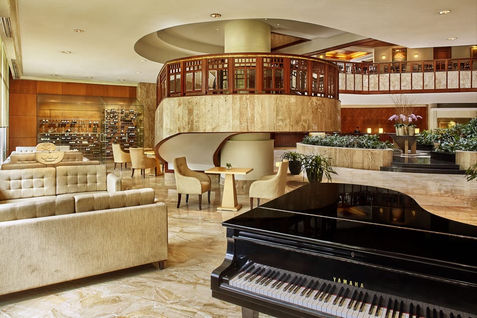 Lobby lounge