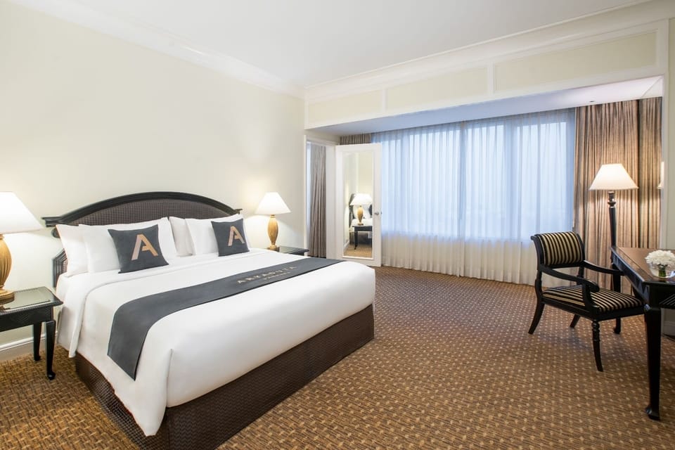 EXECUTIVE SUITE | Premium bedding, minibar, in-room safe, desk