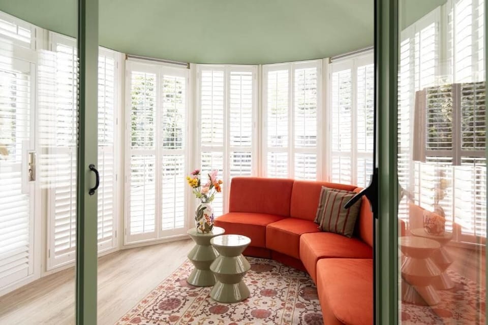 Standard Double Room, Park View | Living area