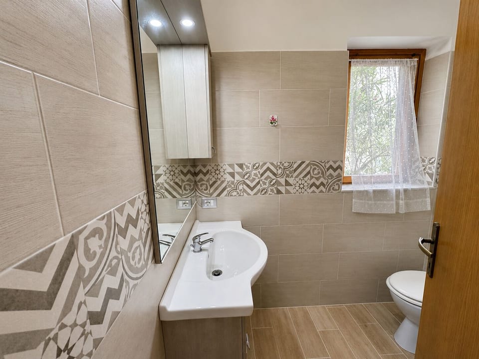 House, 2 Bedrooms, Smoking | Bathroom