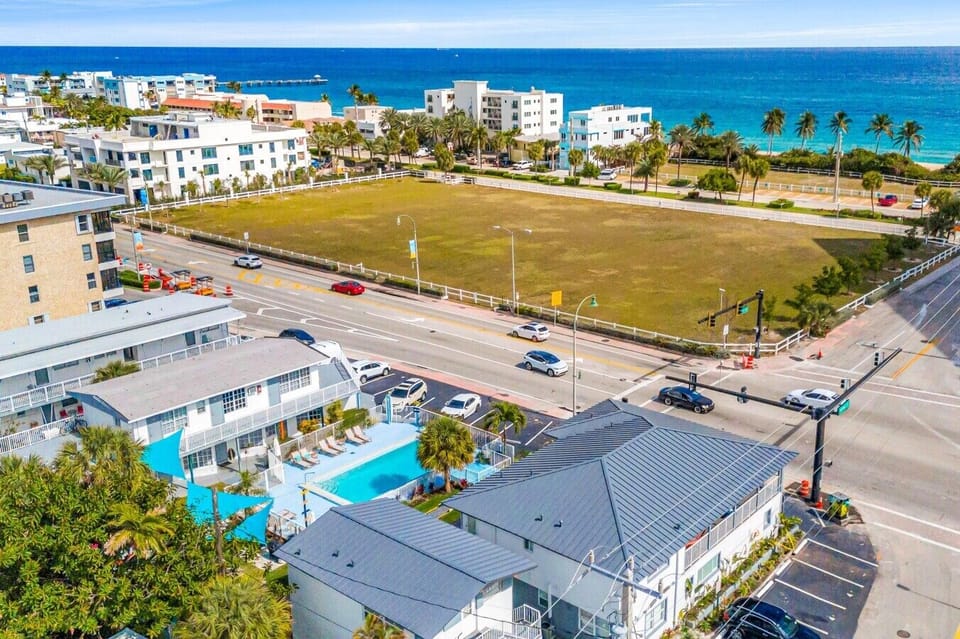 4051 N OCEAN DR--18