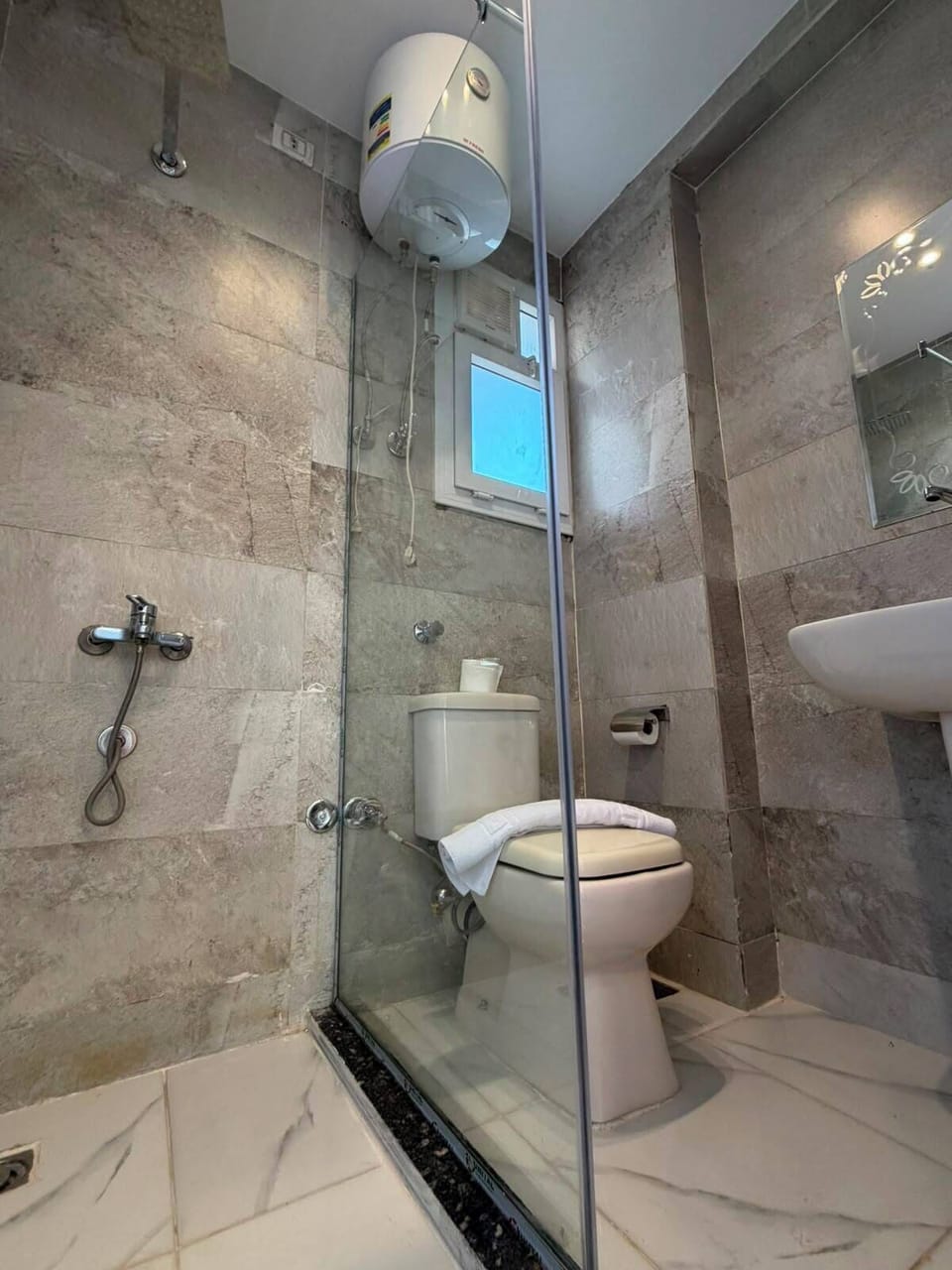 Suite with Private Terrace & Pyramids View | Bathroom | Hair dryer, slippers, towels, soap