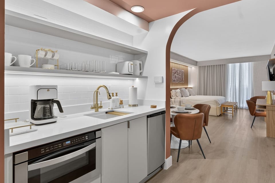 Fully equipped Kitchenette at studio