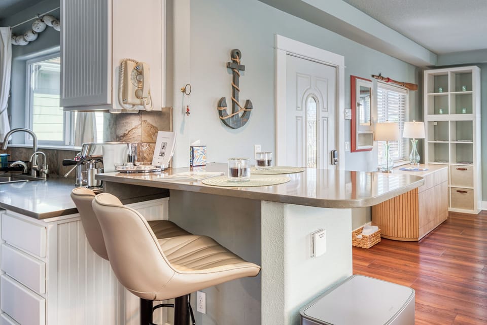 Kitchen Breakfast Bar
