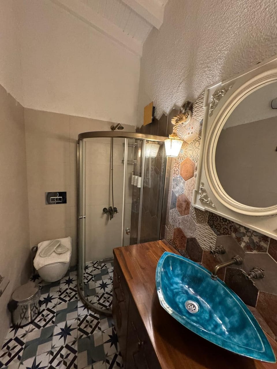 Superior Room, City View | Bathroom | Hair dryer, slippers, towels, soap