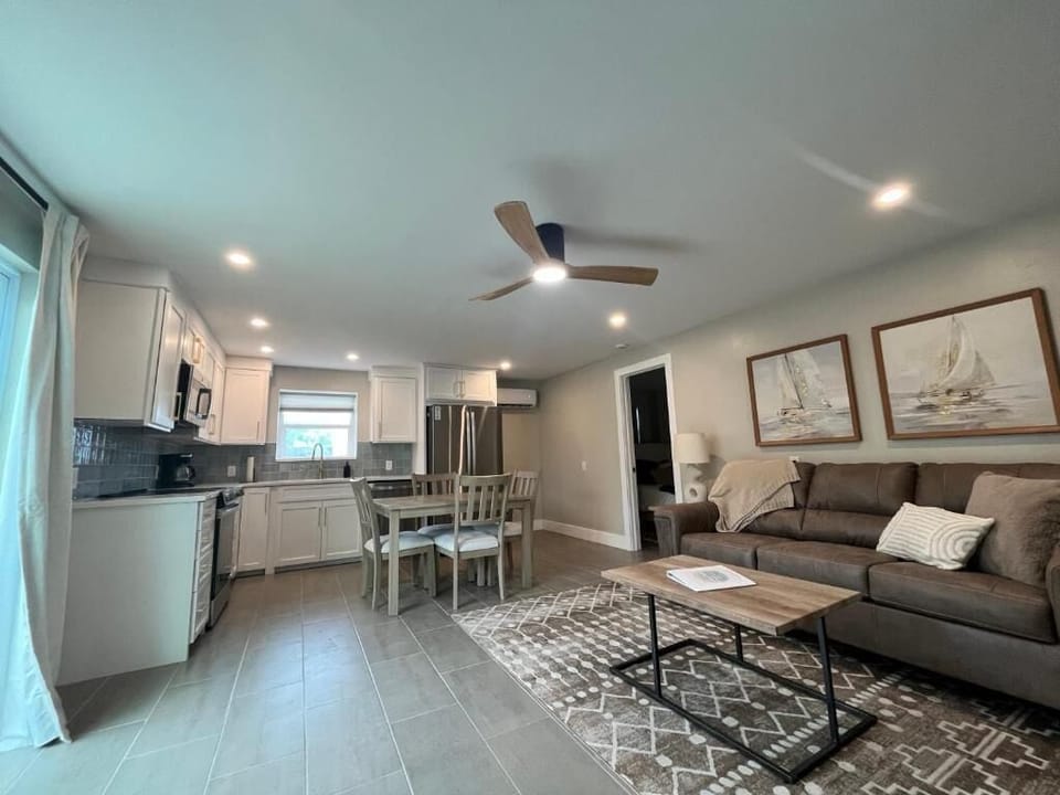 Luxury Apartment, Courtyard View | Living area