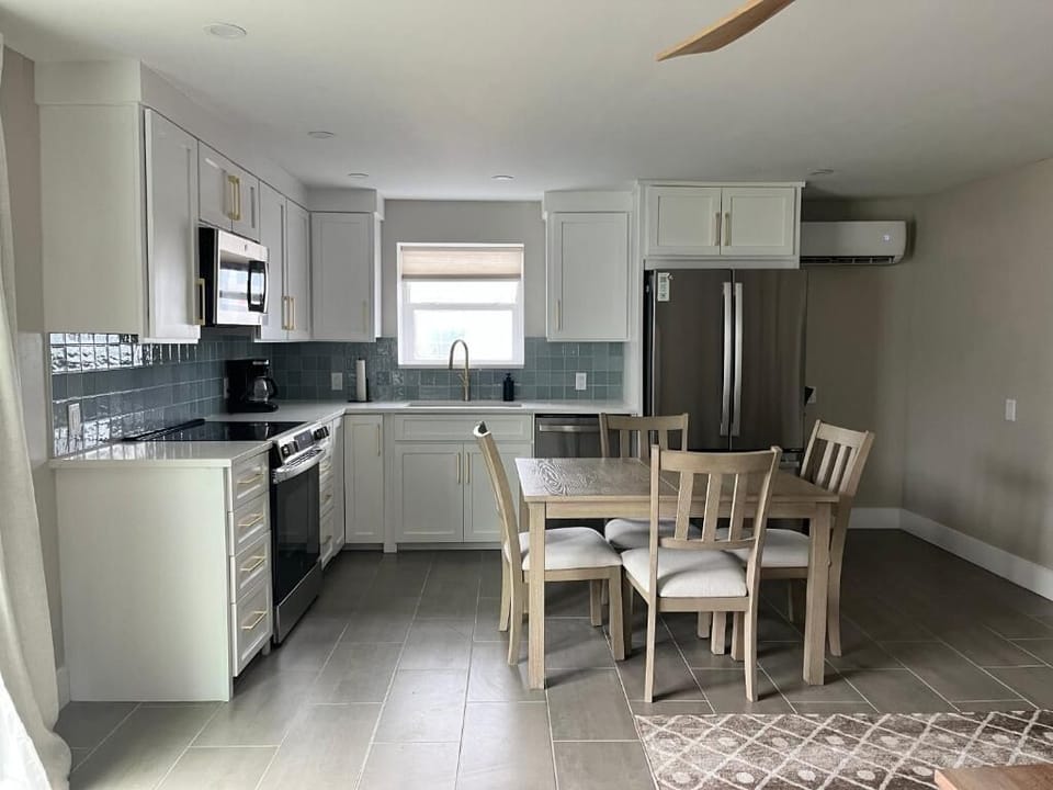 Luxury Apartment, Courtyard View | Private kitchen
